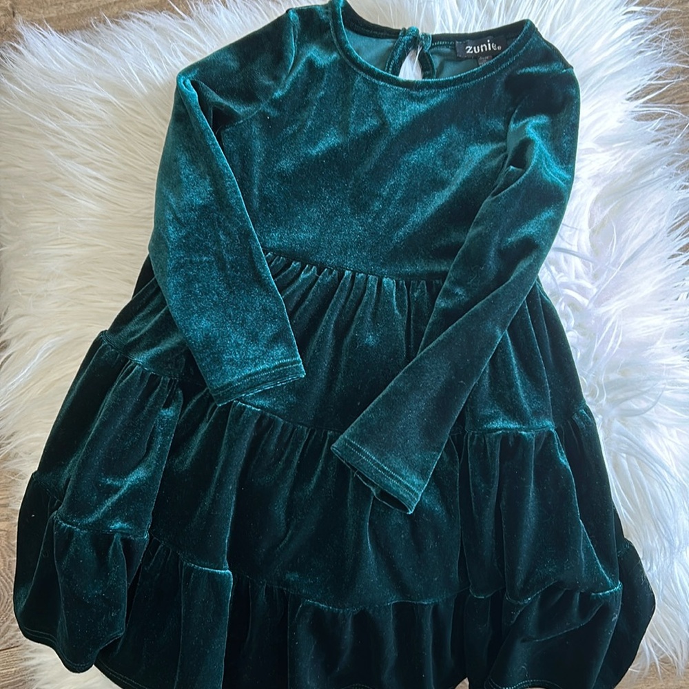 Color green polyester 24 months very good condition